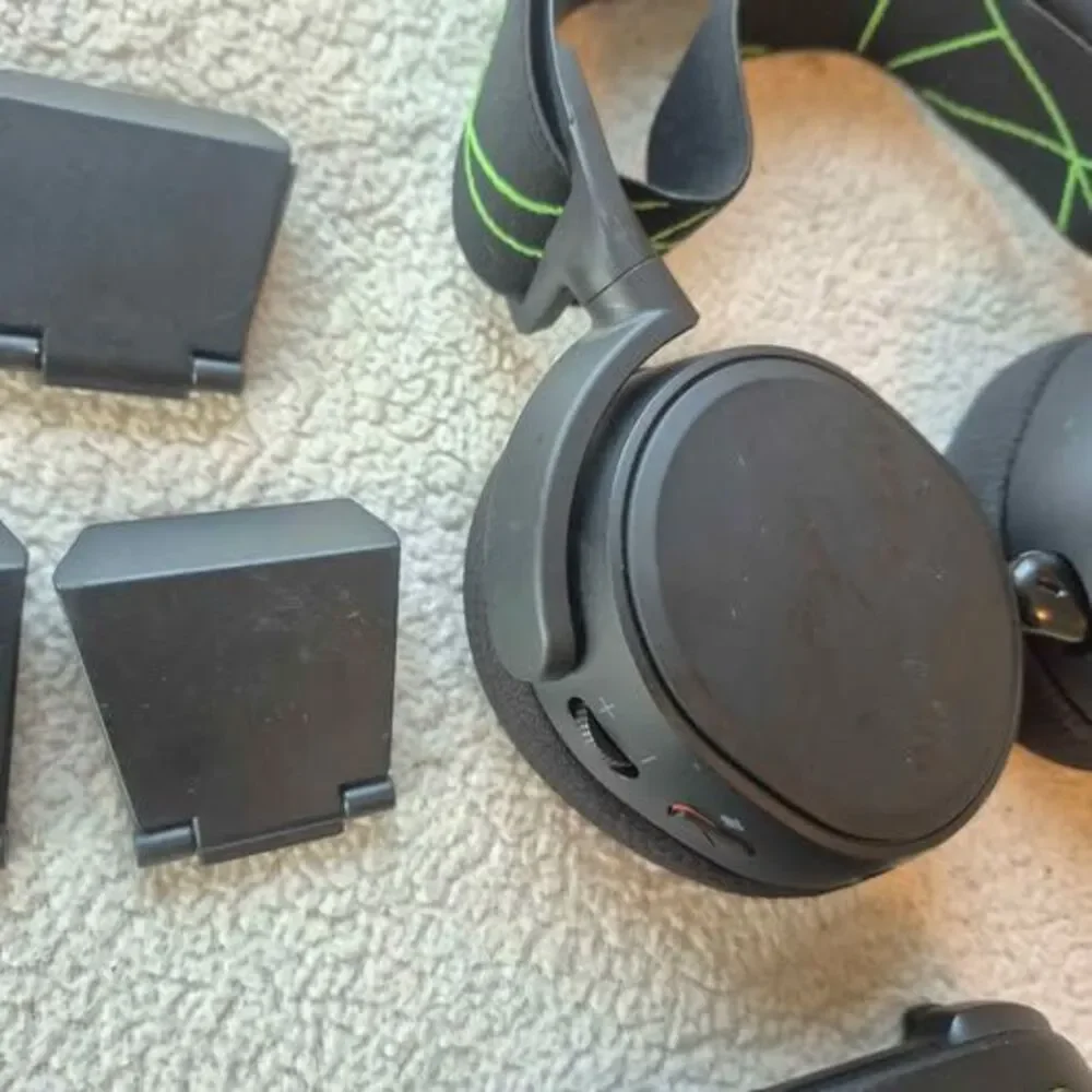 SteelSeries Arctis 9X Wireless Headset and Xbox Wireless Controller